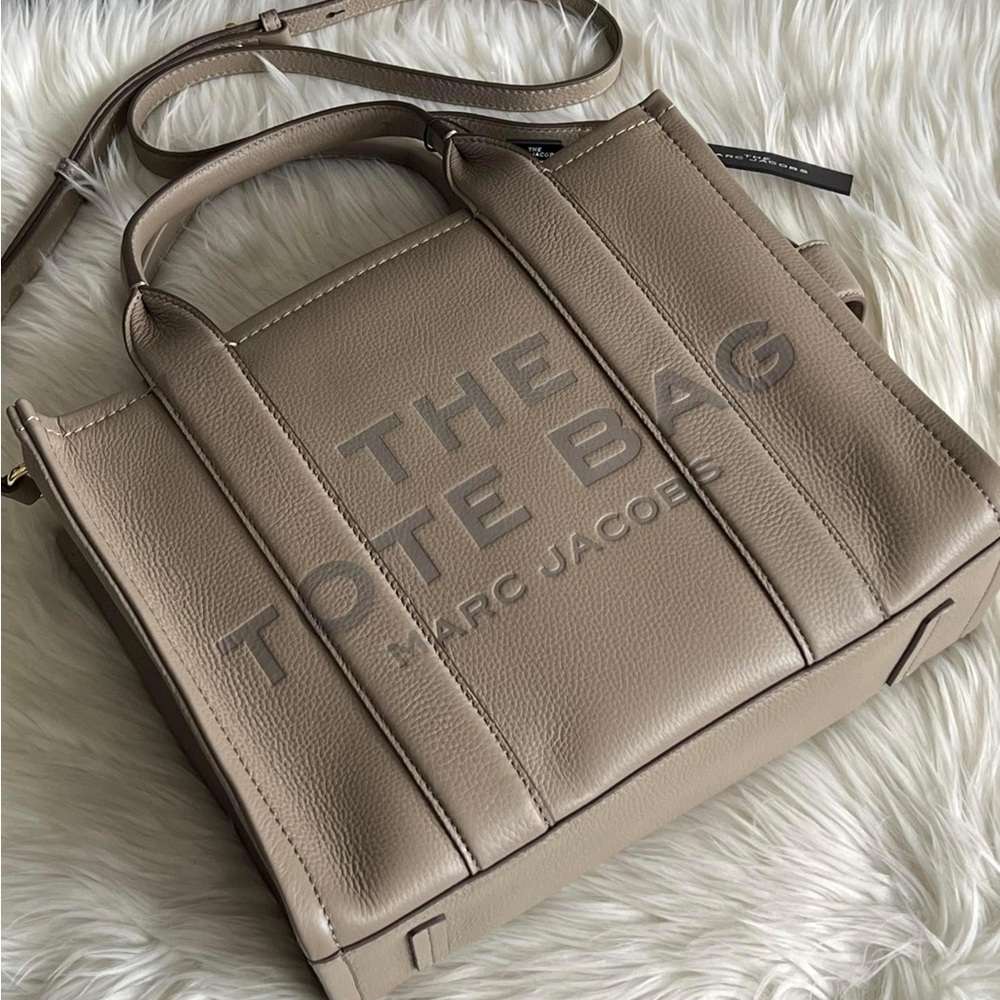 H004L01PF21 - Marc Jacobs The Leather Medium Tote Bag - Picture 5 of 16